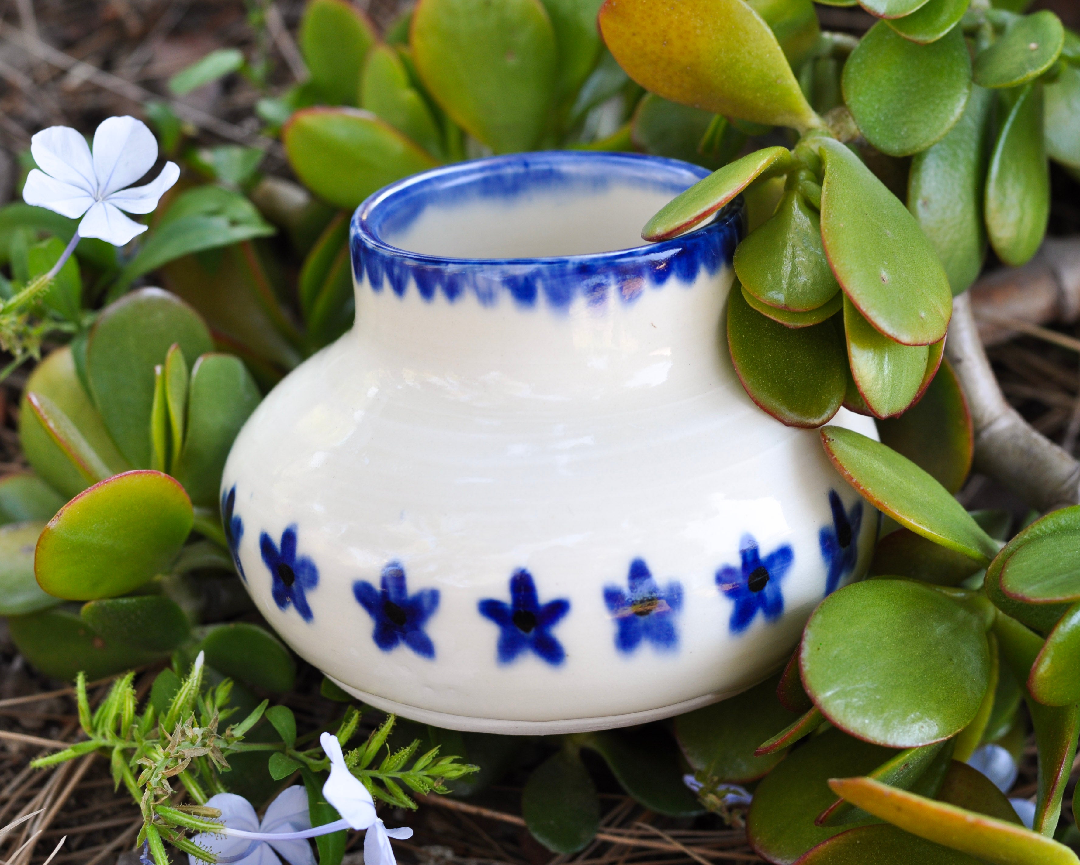 Porcelain Daisy Vessel