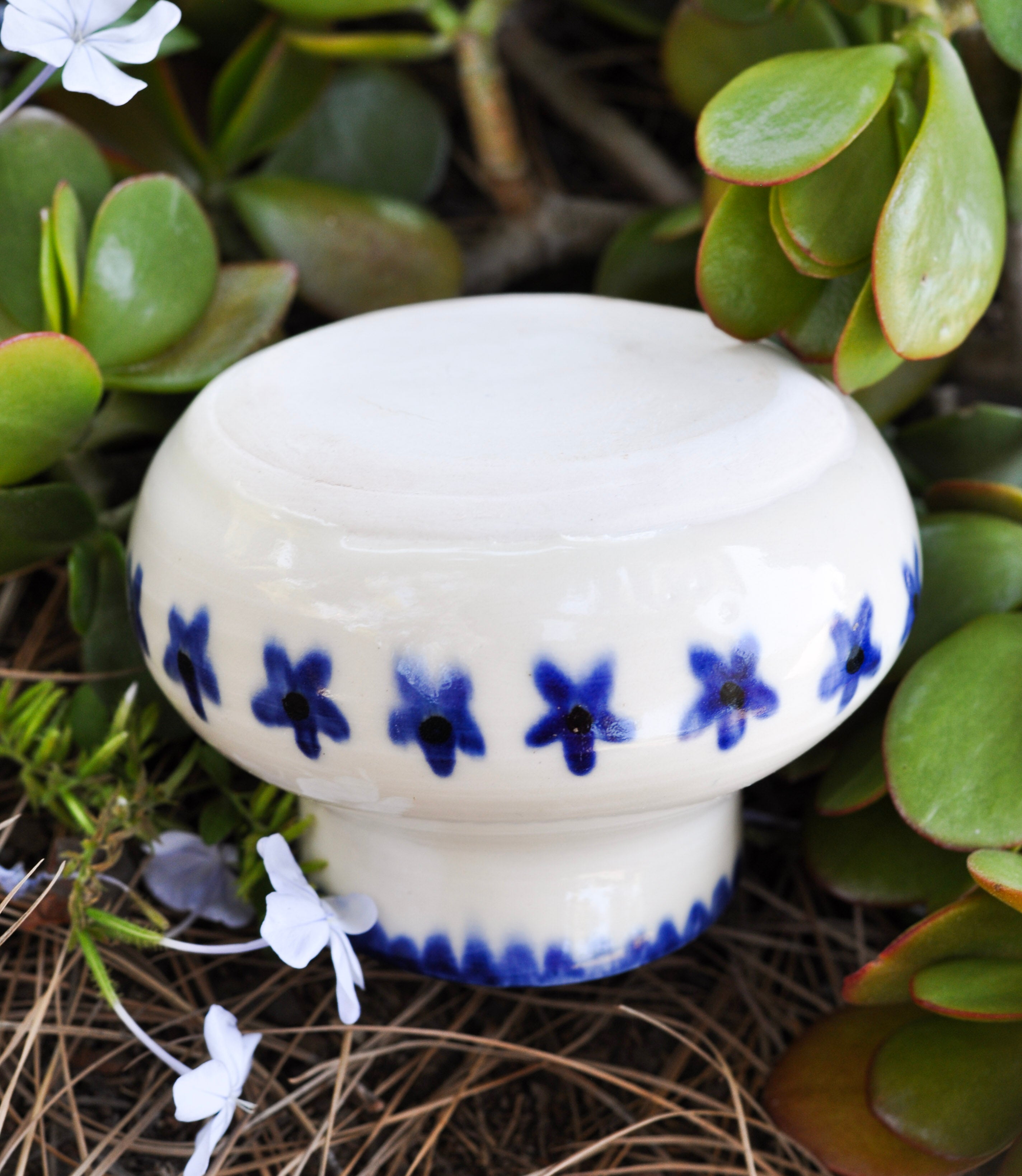 Porcelain Daisy Vessel